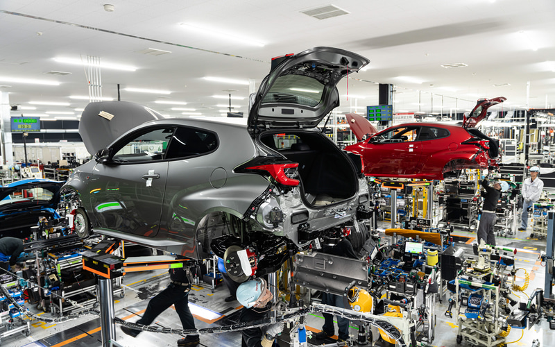 lao-dong-lam-viec-o-xuong-bao-duong-o-to-tai-nhat-ban